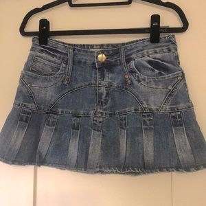 Jeans mini skirt young look